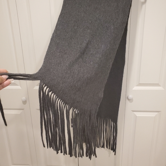 2/$35 Scarve by lucky brand BNWT - Picture 3 of 4